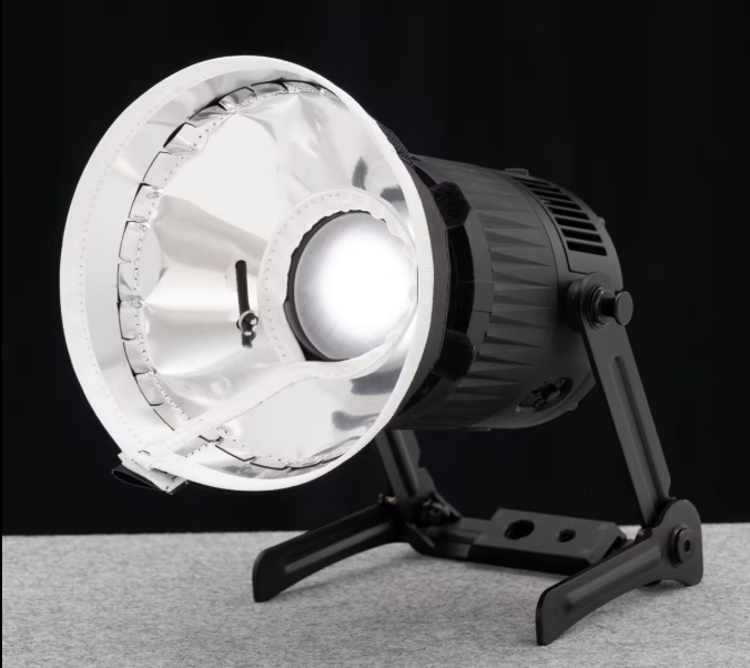 Professional circular eye light setup featuring the SNAPBAG Round for Astera QuikBeam